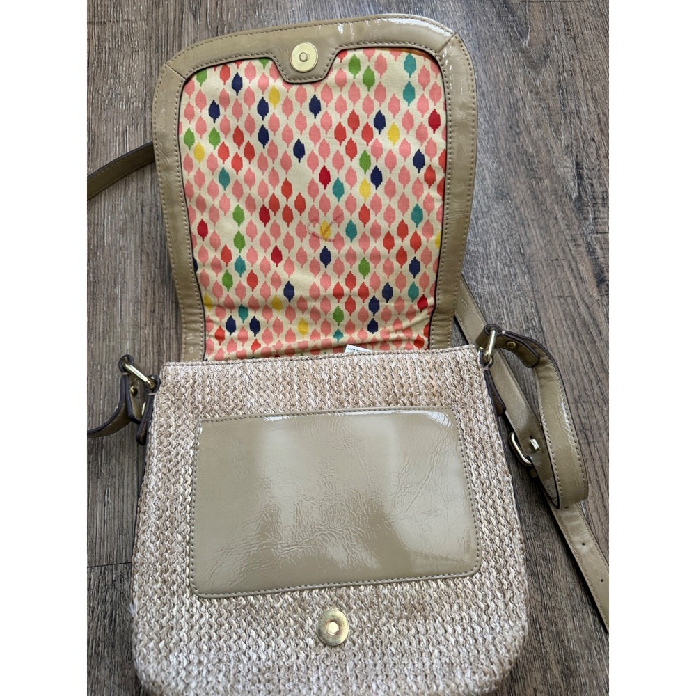 Sarah Violet Straw Woven Crossbody Bag Tan Patent Trim Small Summer Purse‎ - Picture 3 of 16